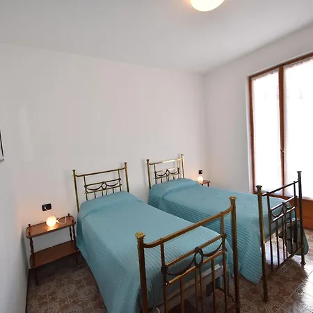 Village Apartment in Cannero Riviera hinterland with views *