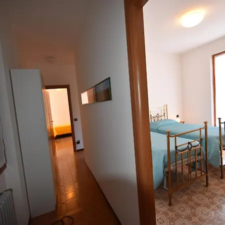 Village Apartment in Cannero Riviera hinterland with views Vakantiehuis *