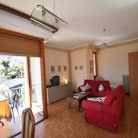 Village Apartment in Cannero Riviera hinterland with views Vakantiehuis Cannero Riviera