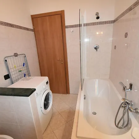 Dom wakacyjny Spacious Retreat In Cannero Cannero Riviera