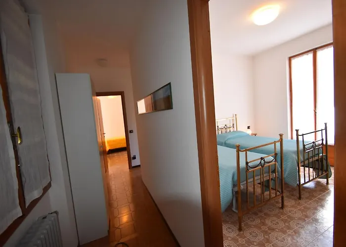 Village Apartment in Cannero Riviera hinterland with views Vakantiehuis *