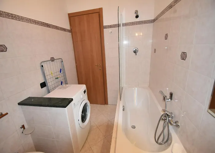 Village Apartment in Cannero Riviera hinterland with views Vakantiehuis *