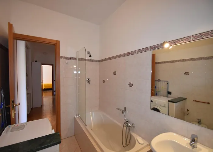 Village Apartment in Cannero Riviera hinterland with views