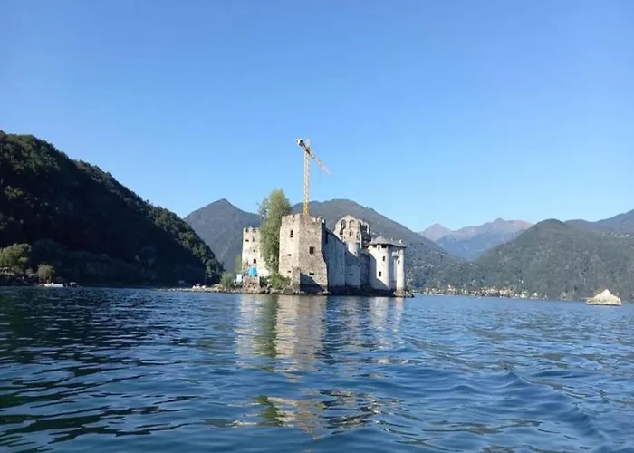 Village Apartment in Cannero Riviera hinterland with views *