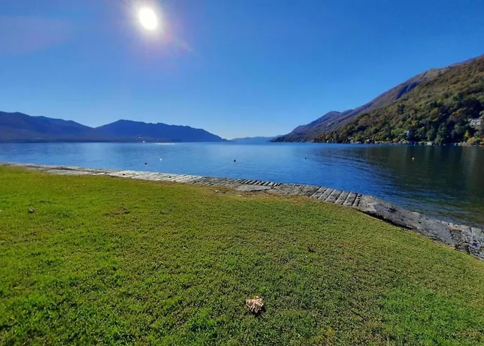 Village Apartment in Cannero Riviera hinterland with views