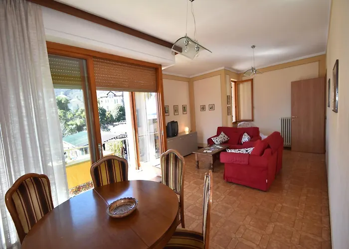 Village Apartment in Cannero Riviera hinterland with views *
